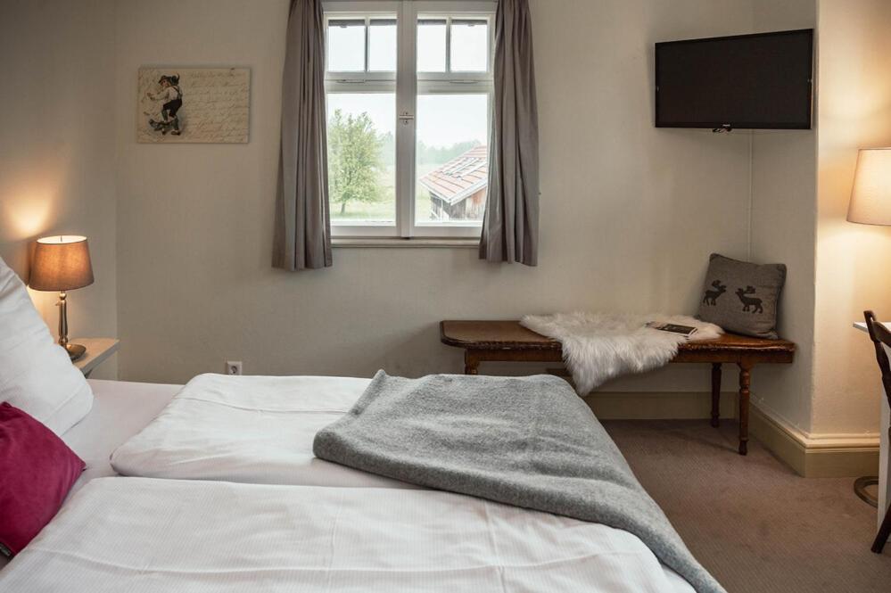 Allgaeuer Genusshotel Und Historischer Dorfgasthof Hirsch Leutkirch im Allgäu Dış mekan fotoğraf